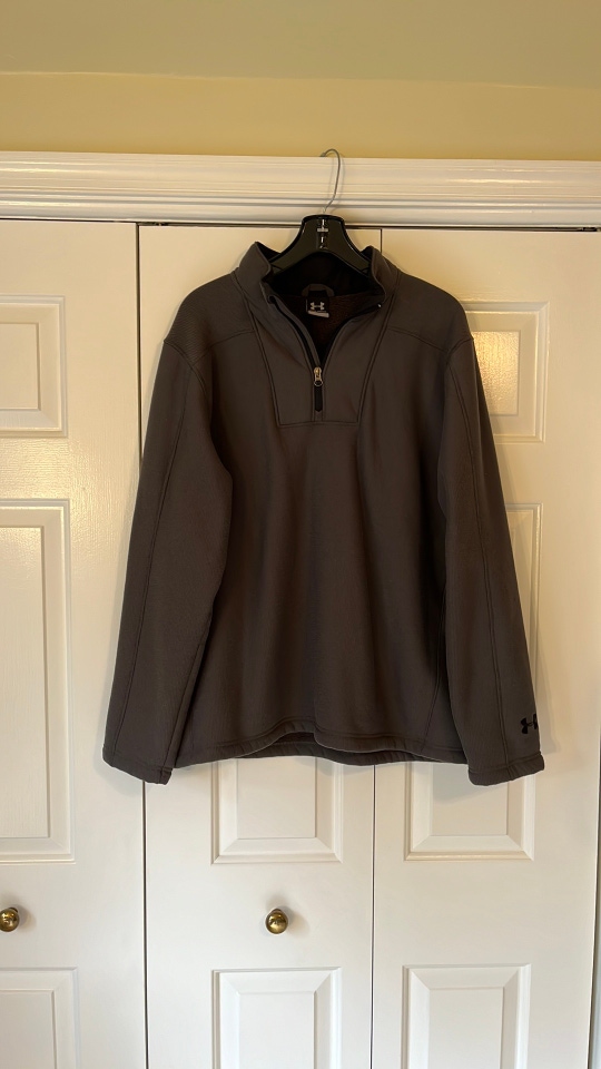 Men's Under Armour dark gray 1/4 zip pullover w/ thick fleece lining - XL