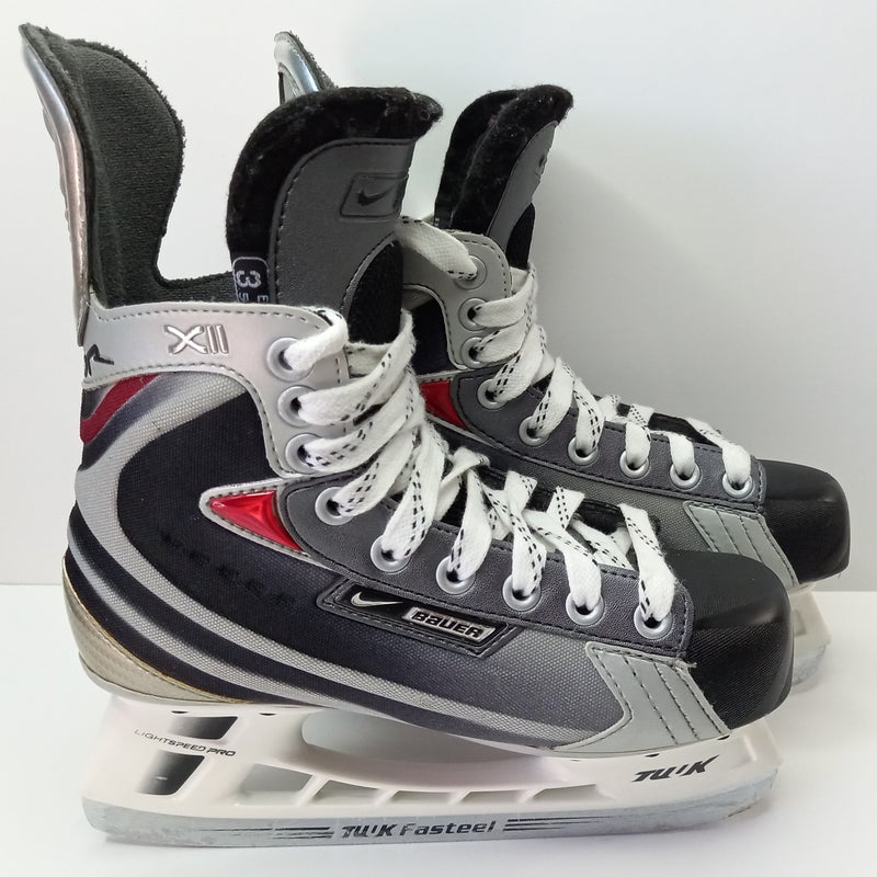 Junior Used Bauer Vapor XII Hockey Skates Wide Width Size 3 (Boys 4.5 US Shoe)