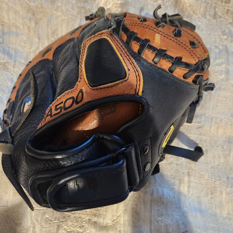 Wilson Right Hand Throw Catcher's A500 Baseball Glove 31.5" with ecco leather
