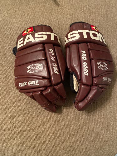 Easton Pro 4000 Hockey Gloves + CCM Vintage Helmet
