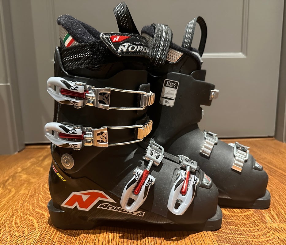 Nordica Team 60 Youth ski boots - 20.5 Never Used!