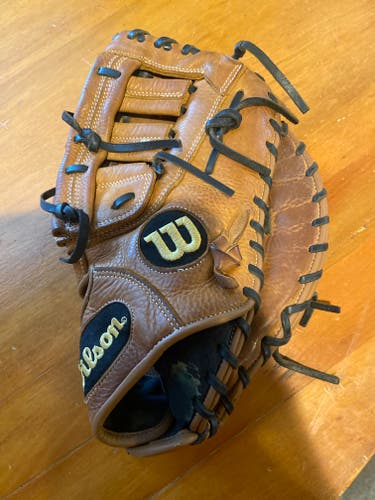 Used Right Hand Throw Wilson First Base A950 Baseball Glove 12"
