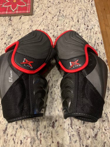 Used Medium Bauer Vapor 1X Lite Elbow Pads