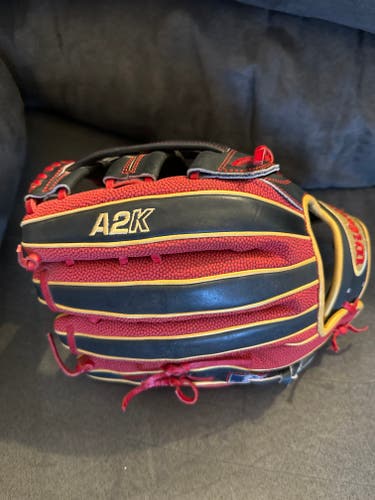 Used Right Hand Throw Wilson Outfield A2K MB50 Baseball Glove 12.5"