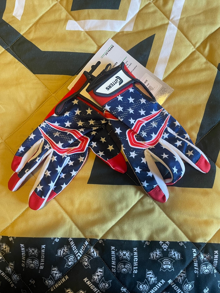 Cutters Game day Receivers Gloves USA Adult Size S/M