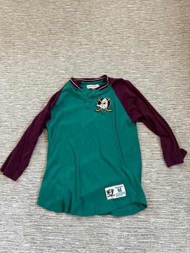 Men’s Mitchell & Ness Medium Mighty Ducks Shirt