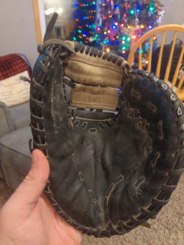 Used Right Hand Throw Easton Youth First Base Baseball Glove 11.5"