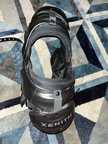 Adult Medium Xenith Velocity 2 Shoulder Pads