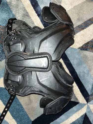 Adult Medium Xenith Velocity 2 Shoulder Pads