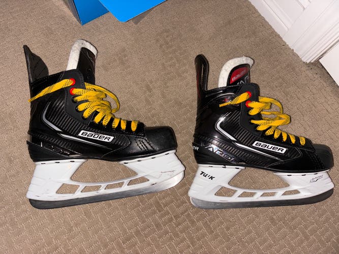 Senior Bauer Regular Width   Size 6 Vapor X3.5 Hockey Skates