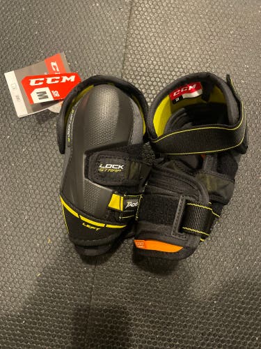 New Medium CCM Tacks 9080 Elbow Pads