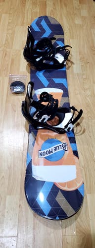 New Men's Blue moon Snowboard 155cm Freestyle With Bindings Large True Twin.