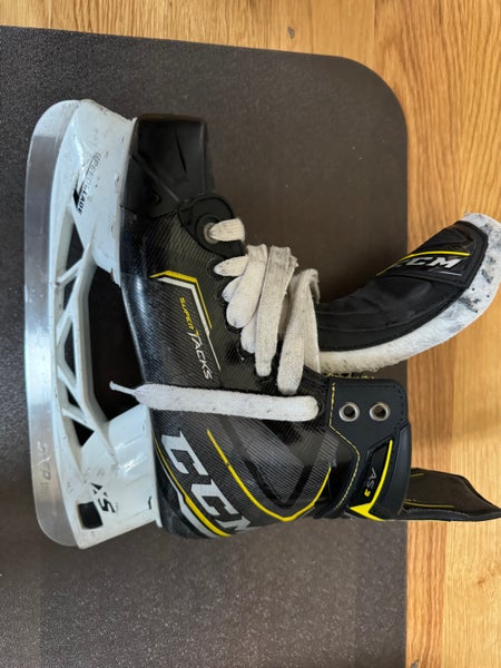Senior Used CCM Super Tacks AS3 Hockey Skates Regular Width 8