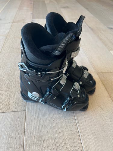 Tecnica JT3 junior ski boots