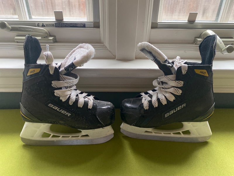Used Bauer Y10 Skates