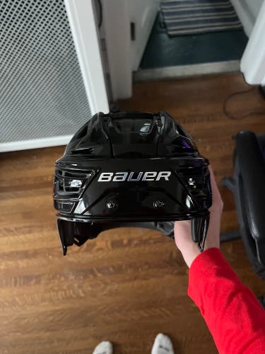 New Small Bauer Re-Akt 150 Helmet