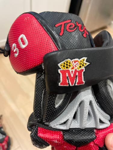 University of Maryland 2008 Team Issued STX G22 Goalie Gloves