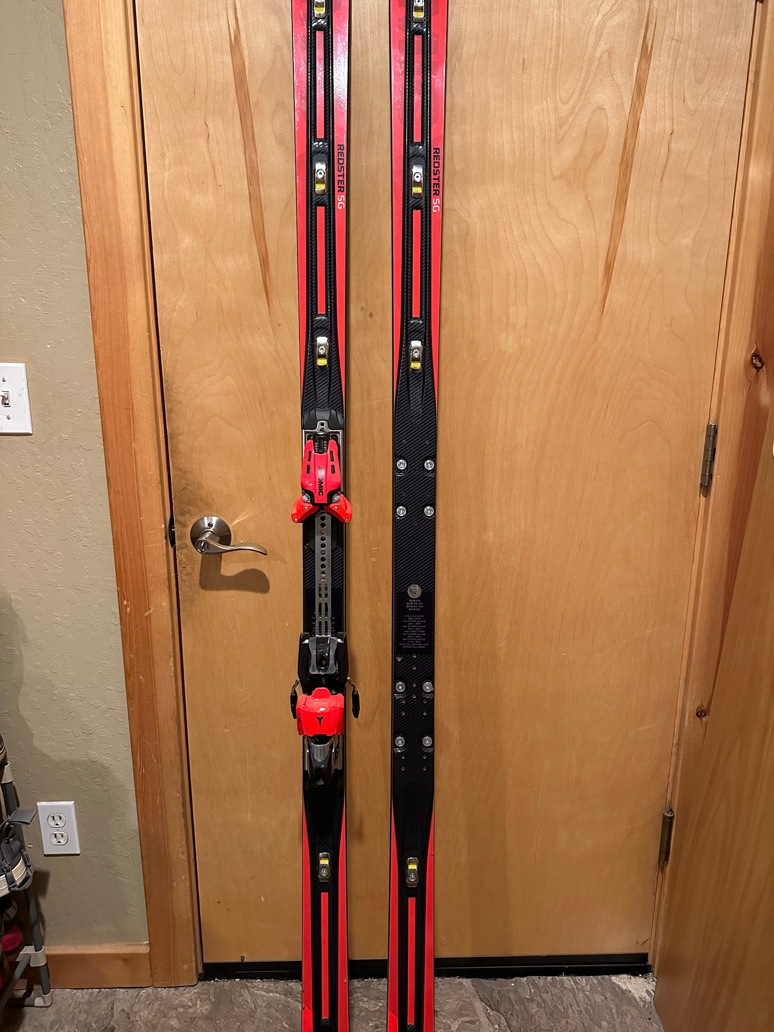 New Women's 2020 Atomic 210 cm Racing Redster FIS SG Skis With Bindings Max Din 16