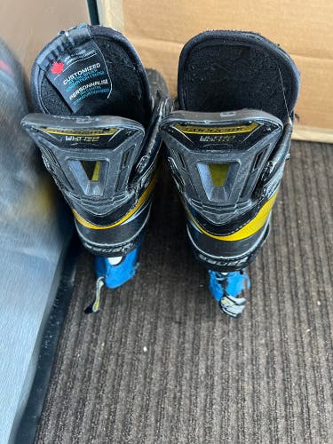Bauer Supreme Ultrasonic size 5 Used Hockey Skates