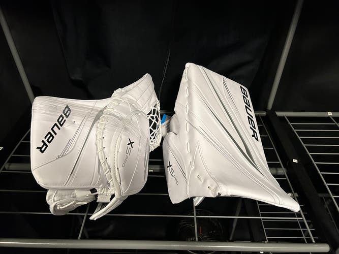 Bauer Vapor X5 Pro Goalie Glove & Blocker Sr. *Glove Ships Broken In.
