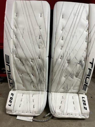 Used 32" True L20.2 Goalie Leg Pads