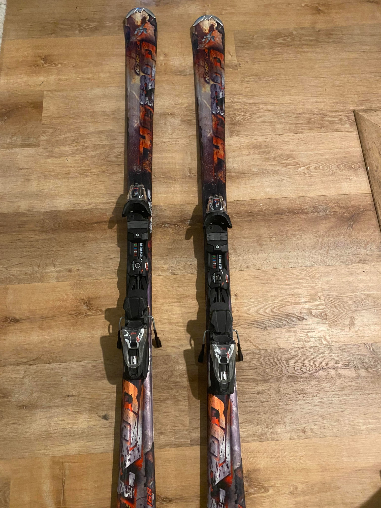 Used 2012 Nordica 168 cm All Mountain flare Skis With Bindings Max Din 10