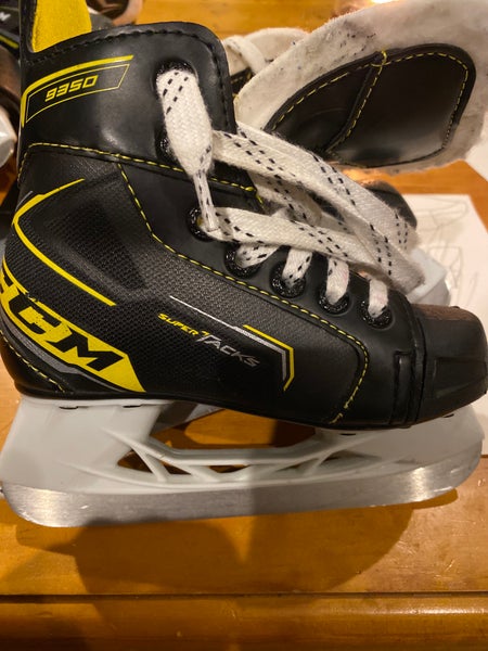 Youth CCM Regular Width 10 Tacks 9350 Hockey Skates