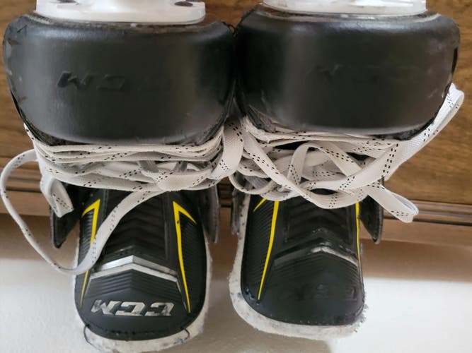 Senior Used CCM Tacks 9090 Hockey Skates Regular Width 10