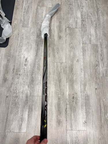Intermediate Right Handed P28 Vapor Hyperlite 2 Hockey Stick