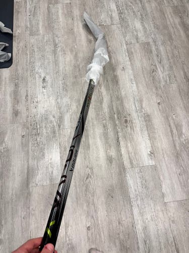 New Right Handed P28 Vapor Hyperlite 2 Hockey Stick