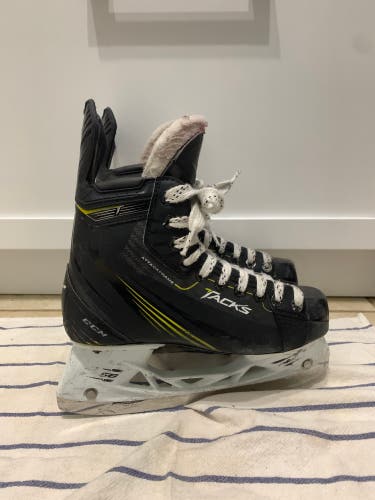 CCM Tacks Hockey Skates Size 4.5