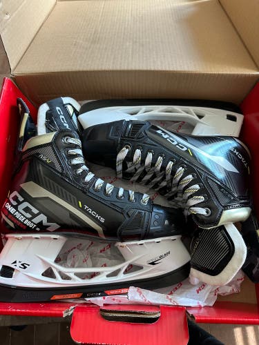 New CCM Tacks ASV Hockey Skates - 8 Regular