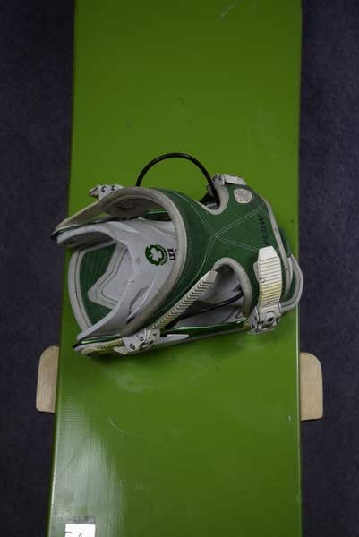 BURTON FLUID SNOWBOARD SIZE 154 CM WITH FLOW LARGE BINDINGS
