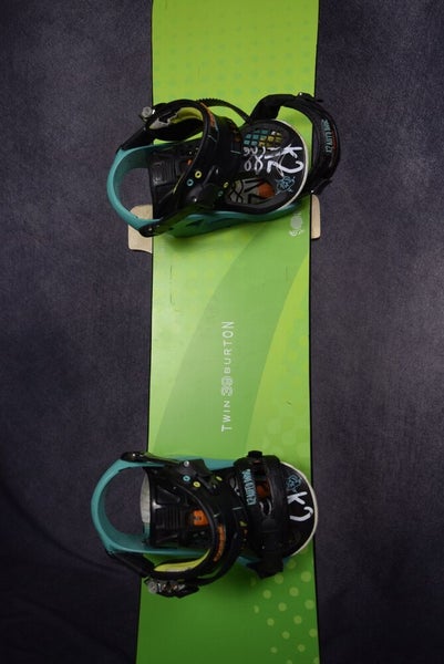 BURTON TWIN SNOWBOARD SIZE 139 CM WITH K2 MEDIUM BINDINGS