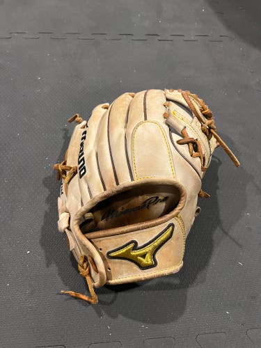 Used Right Hand Throw 11.75" Pro Baseball Glove