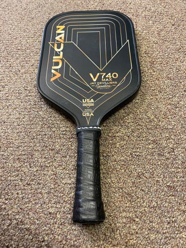 Vulcan V740 Max “Jay Devilliers” signature paddle