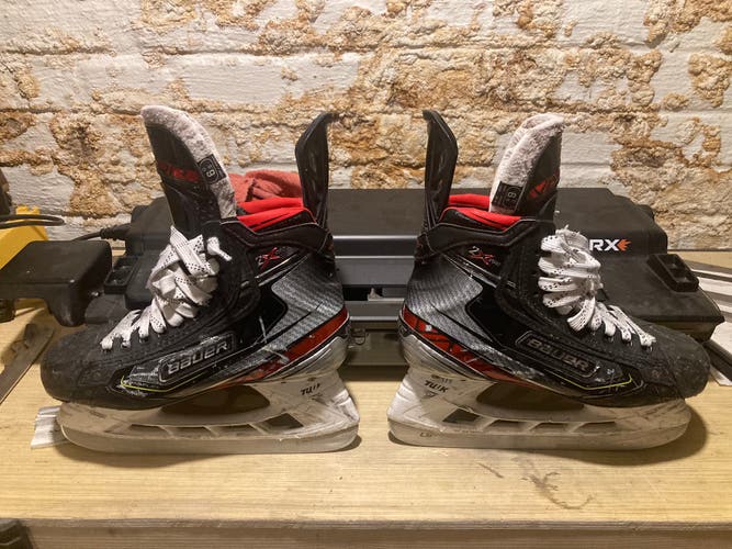 Intermediate Bauer Regular Width   6.5 Vapor 2X Pro Hockey Skates