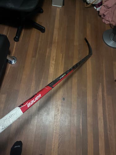 Intermediate Right Handed P92 Pro Stock Vapor Hyperlite Hockey Stick