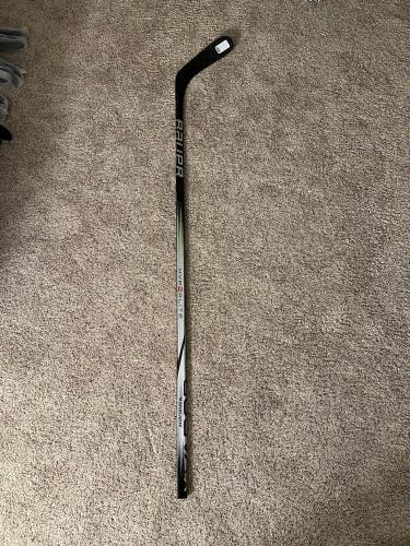 New Right Handed P92 Bauer Vapor Hyperlite 2 Hockey Stick