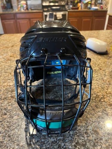 Used Medium Bauer Re-Akt 150 Helmet