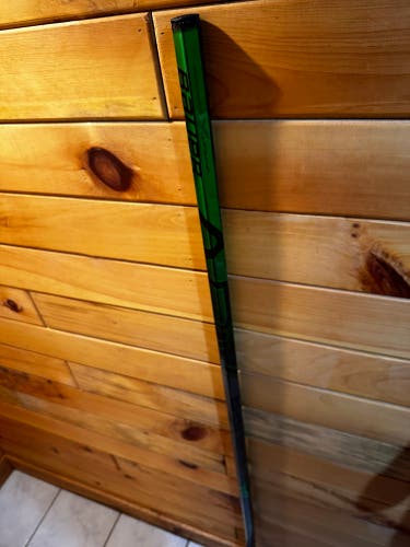 New Right Handed P92 Vapor ADV Hockey Stick