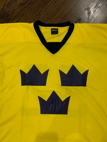 NEW - Sweden  Practice Jersey size SR Medium #92