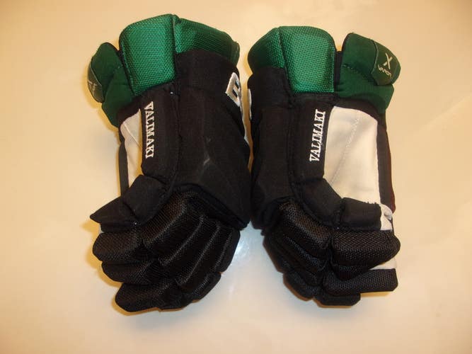 ARIZONA COYOTES Jusso Valimaki game-worn Bauer Vapor X size 14 throwback-style gloves (name on sides