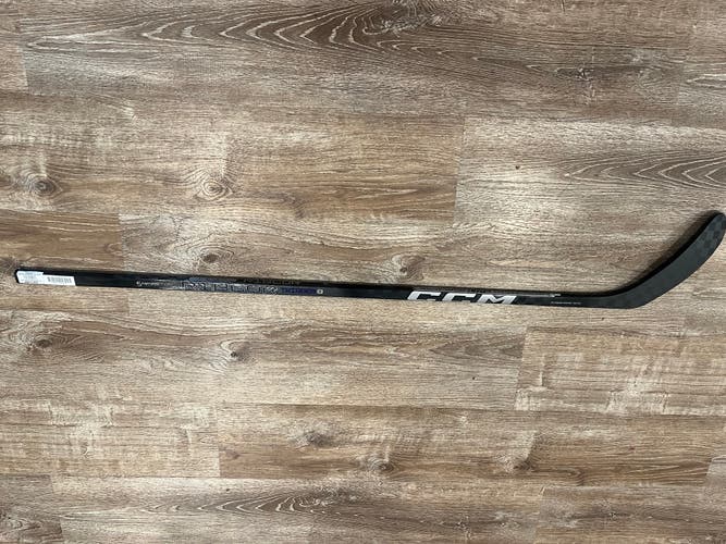 New Junior Right Handed CCM Ribcor Trigger 8 Hockey Stick P28