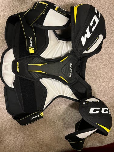 Used Large CCM  Tacks 9060 Shoulder Pads