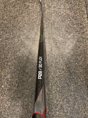 Junior Right Handed P28 Vapor Hyperlite 2 Hockey Stick