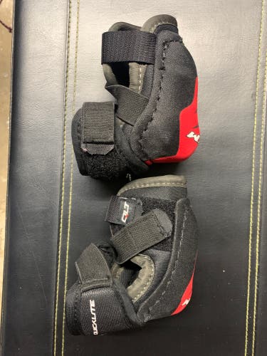 CCM youth elbow pads