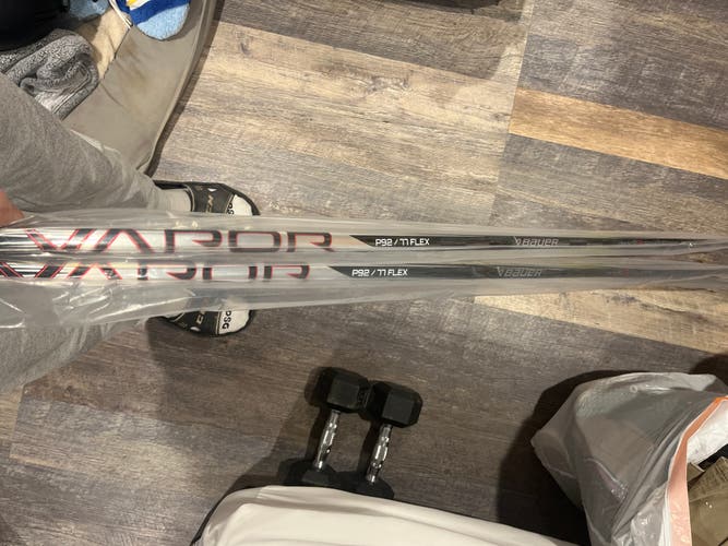 Senior Right Handed P92 Vapor Hyp2rlite Hockey Stick