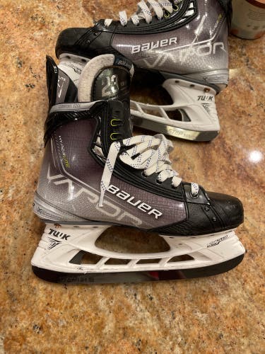 Senior Bauer Regular Width  Pro Stock 9 Vapor Hyperlite Hockey Skates