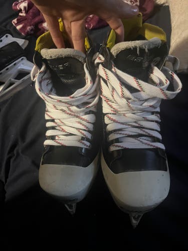 Used Bauer Regular Width Size 9.5 Supreme One100 Hockey Goalie Skates